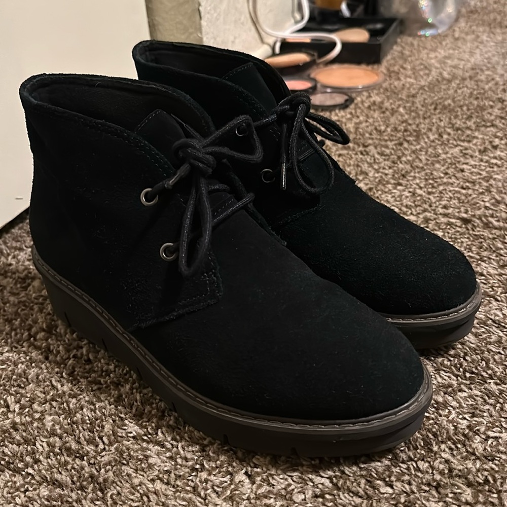 Clark’s lace up. Women size 8